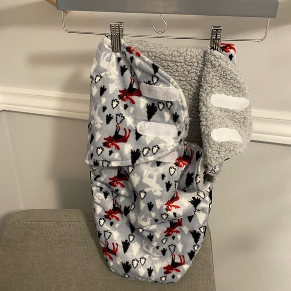 GENTLY USED SHERPA LINED BABY SWADDLE - Picture 4 of 9